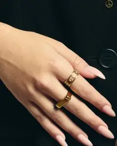 MAGNETIC IN WHITE